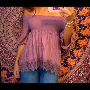 Cute off the shoulder blouse w/ lace embroideries